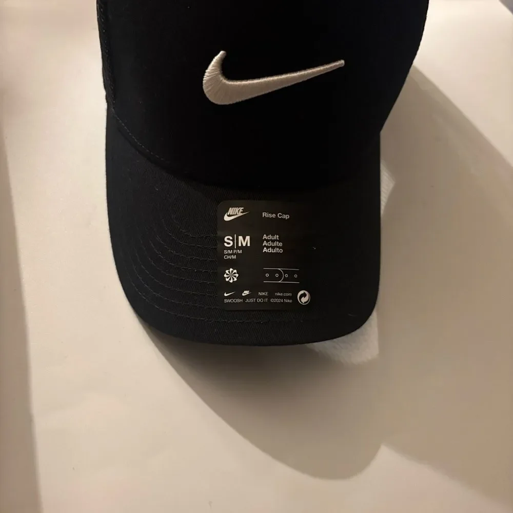 NWT Unisex Nike Rise Trucker Cap in Very Black ~ Size S/M